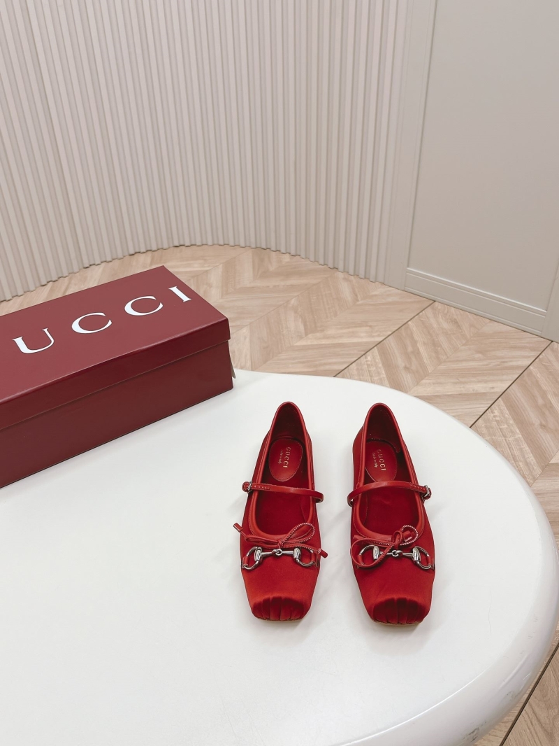 G*u*i flat shoes